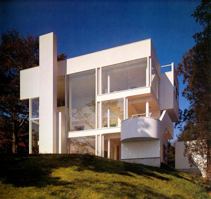 the-smith-house-by-richard-meier-celebrates-50-years-with-new-photographs-the-strength-of