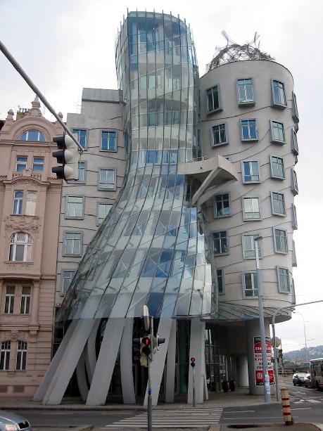Frank Gehry, the champion of dancing buildings and crunched forms