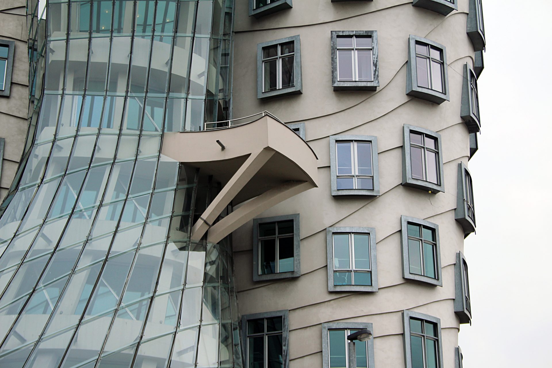 Dancing House Frank Gehry Praga 10 WikiArquitectura dancing-house-frank-gehry-praga-10-wikiarquitectura