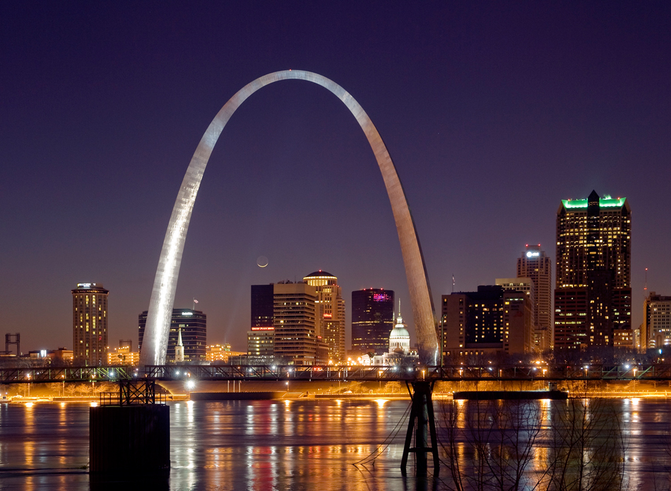 Saint Louis Gateway Arch and Mississippi River. East St. Louis, Illinois. - WikiArquitectura