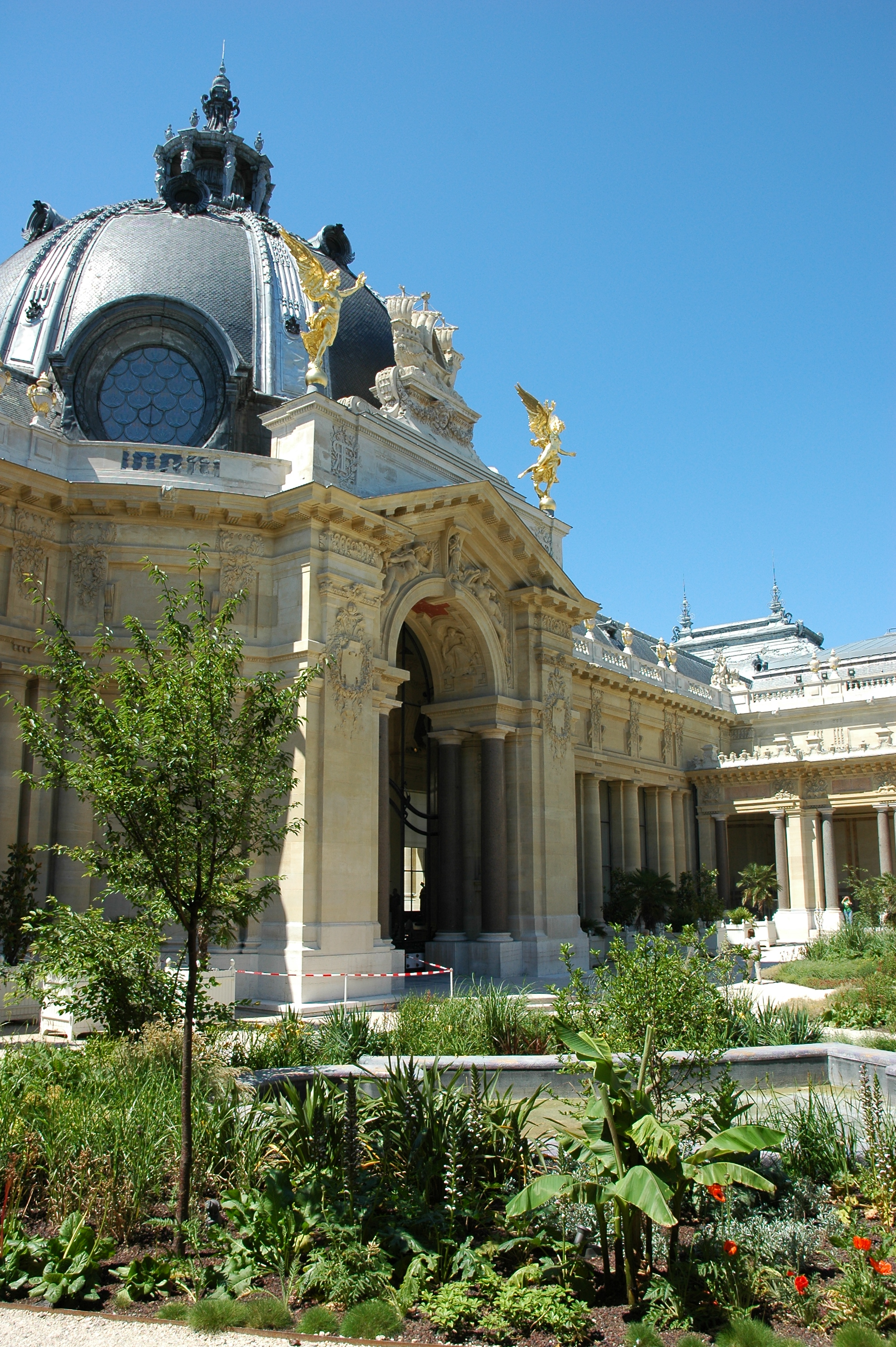 Petit Palais Museum - Data, Photos & Plans - WikiArquitectura
