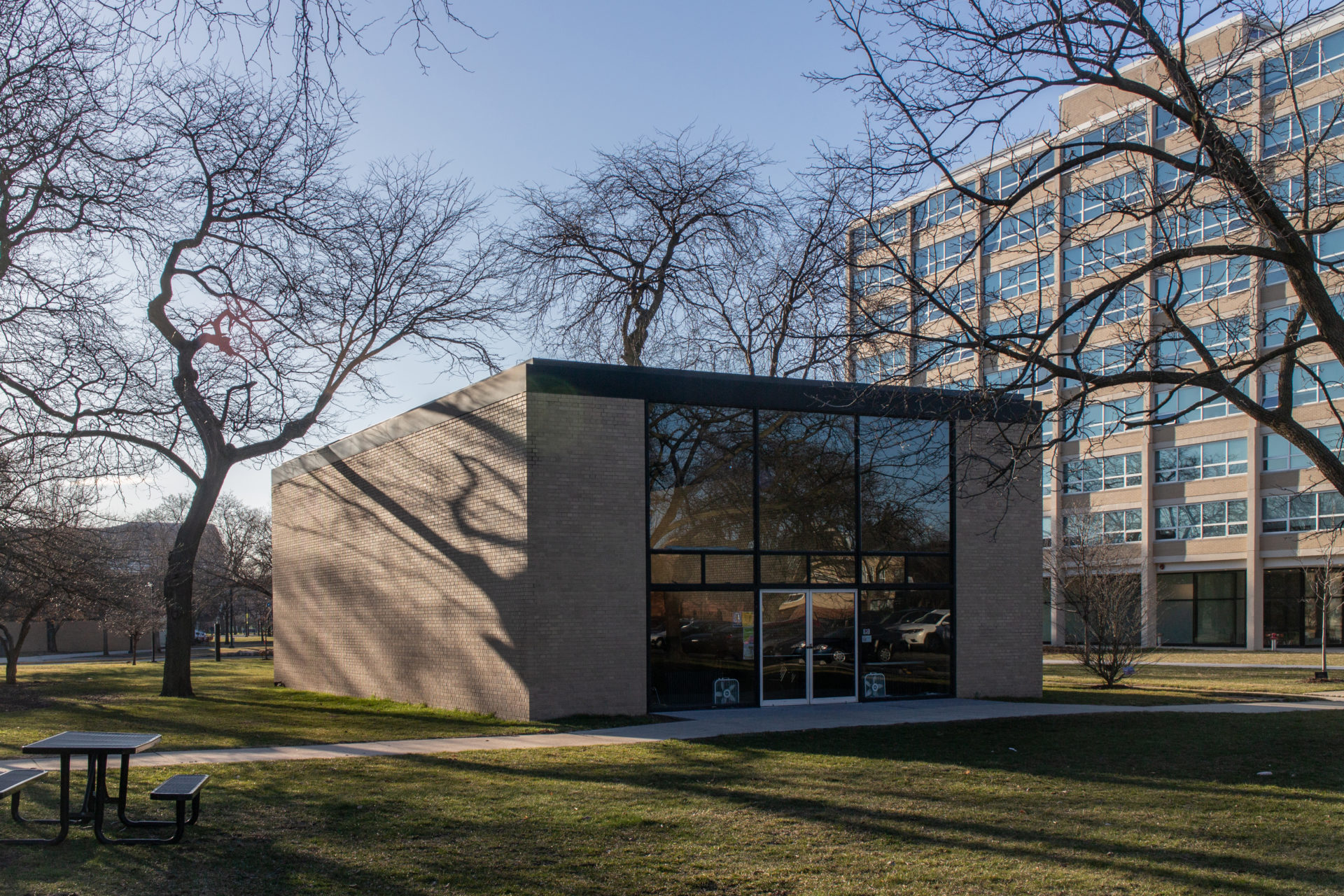 Robert F Carr Memorial Chapel - Mies van der Rohe - WikiArchitecture_06 ...