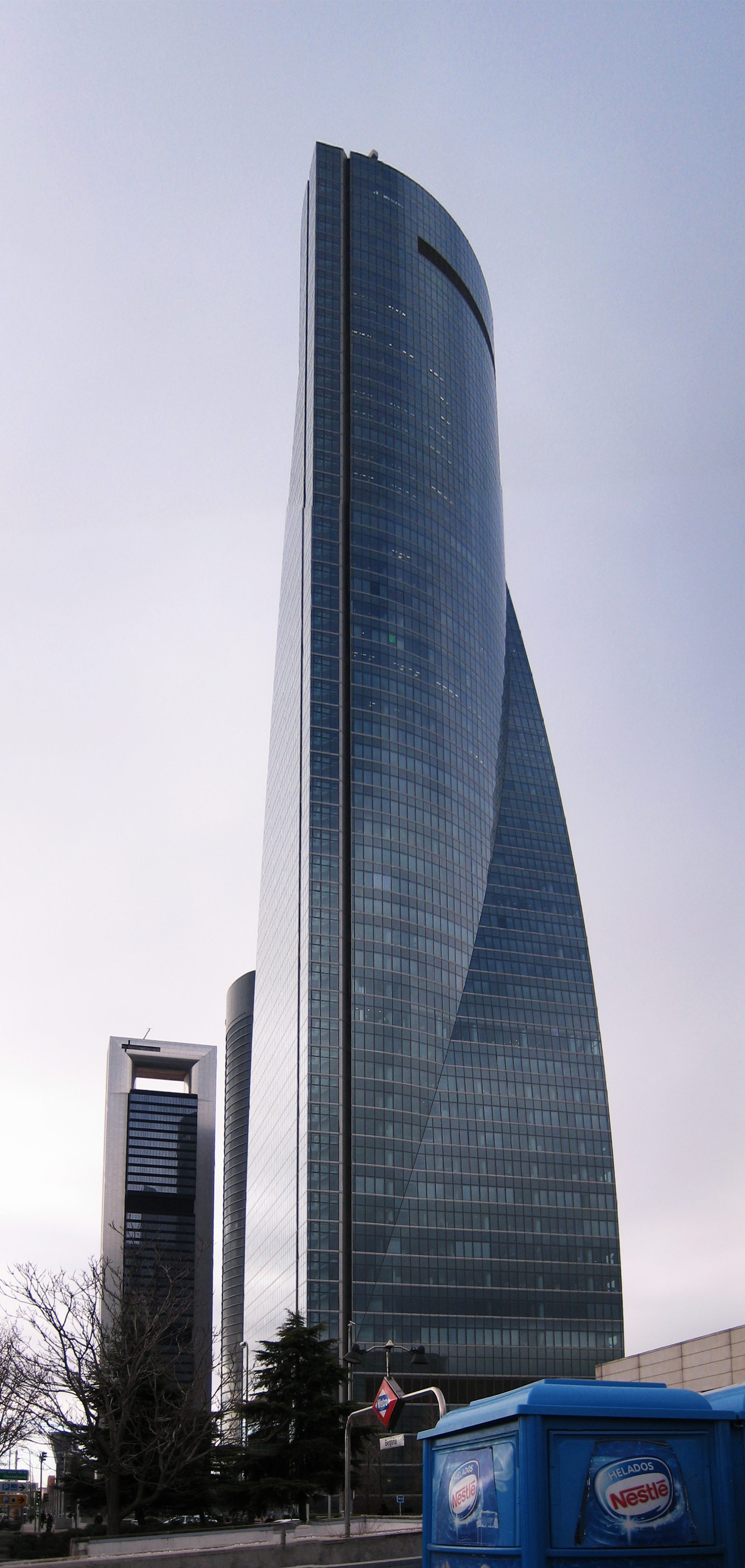 Space tower. Torre espacio в Мадриде. Спейс Тауэр башня. Здание башня космического. Torre espacio план.