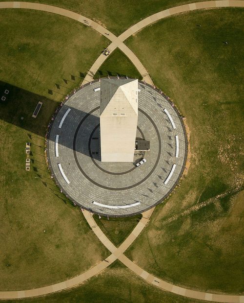 Overhead_view_of_Washington_Monument