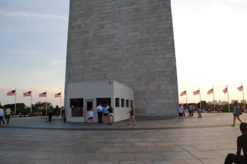 Washington_Monument_visitors_screening_center_-_2013