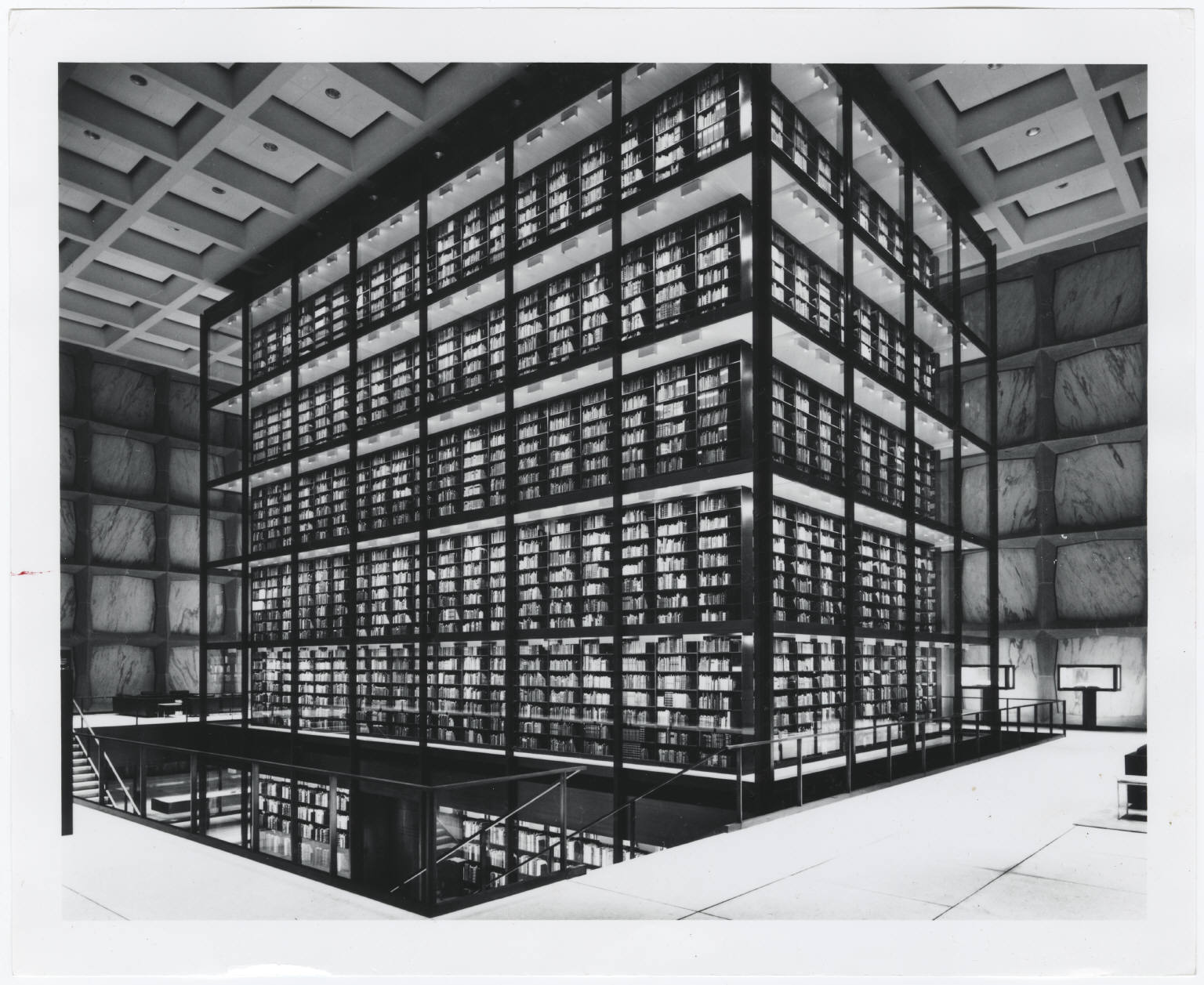 Architecture book. Yale University библиотека. Библиотека Луи Нюсера, Франция. Библиотека Бейнеке. Beinecke rare book & Manuscript Library.
