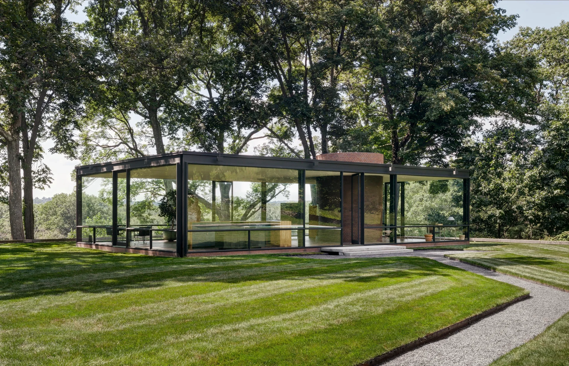 📸 Glass-House-by-Philip-Johnson - WikiArquitectura